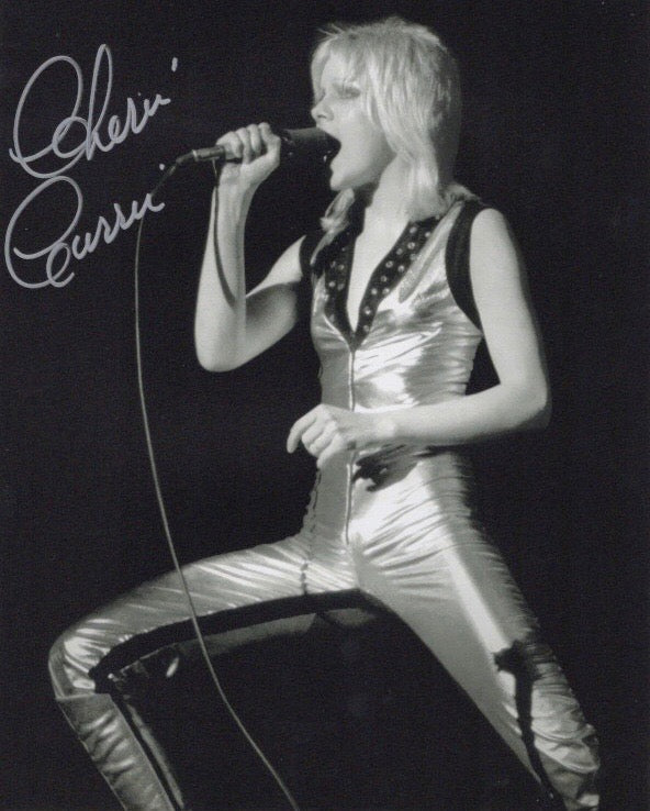 CHERIE CURRIE LEAD SINGER FOR THE RUNAWAYS IN PERSON SIGNED PERFORMANCE SHOT