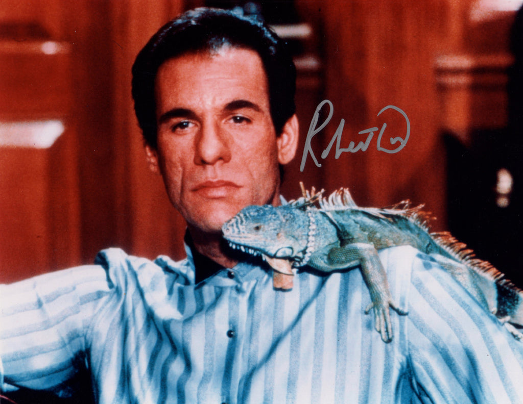 ROBERT DAVI IN PERSON SIGNED PHOTO FROM THE BOND FILM LICENCE TO KILL
