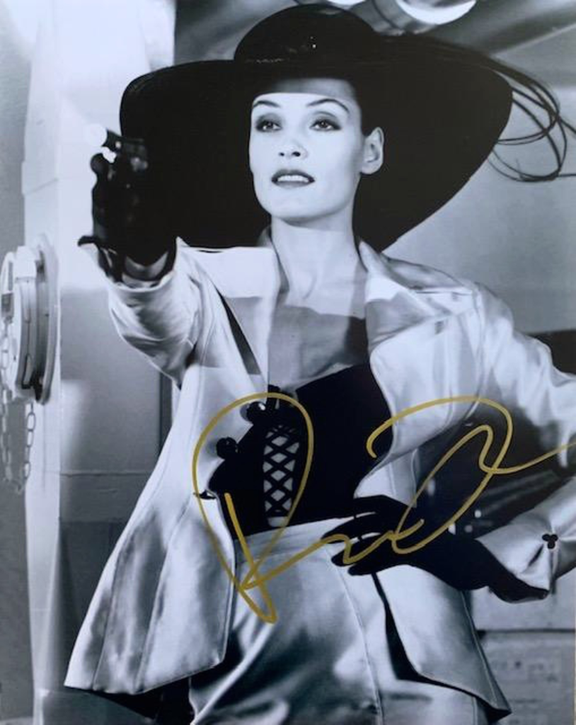FAMKE JANSSEN 11 X 14 IN PERSON SIGNED PHOTO FROM THE 1995 JAMES BOND FILM GOLDENEYE