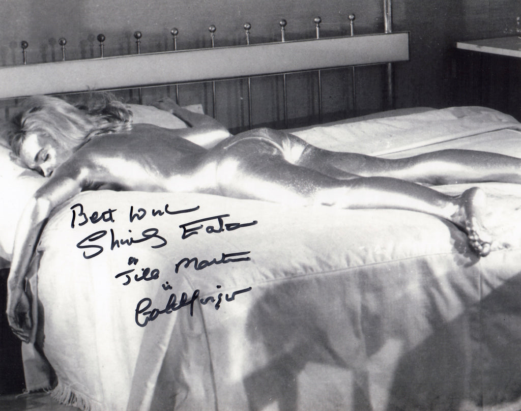 SHIRLEY EATON ON SET IN PERSON SIGNED PHOTO 1964 JAMES BOND FILM GOLDFINGER