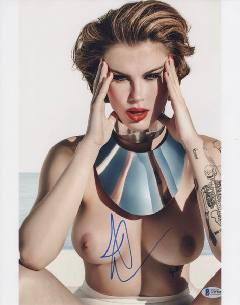 IRELAND BALDWIN IN PERSON SIGNED 11 x 14 COLOR PHOTO