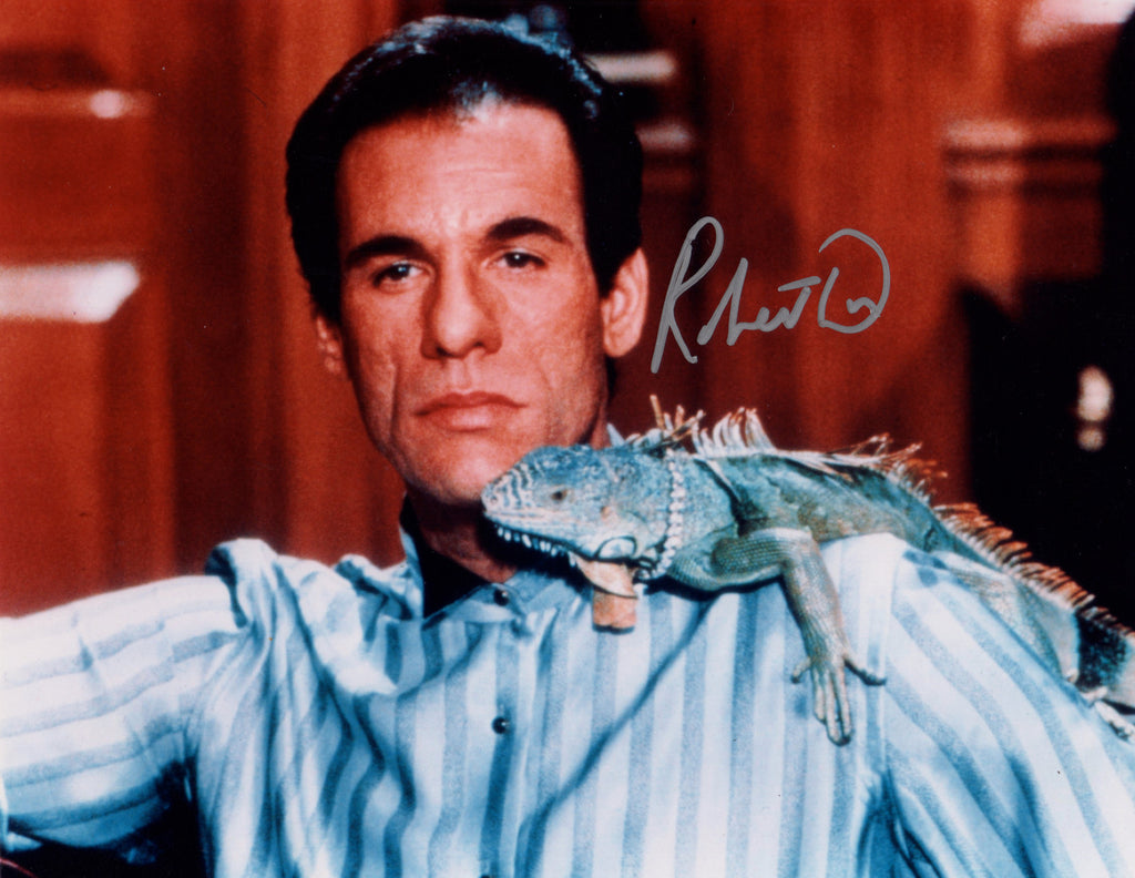 ROBERT DAVI IN PERSON SIGNED PHOTO FROM THE BOND FILM LICENCE TO KILL