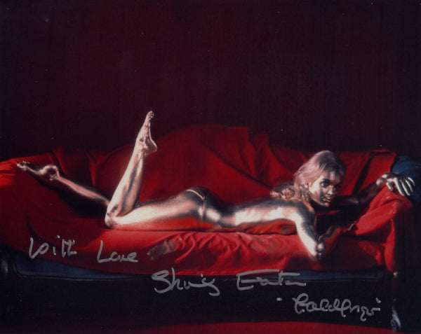SHIRLEY EATON ON SET IN PERSON SIGNED PHOTO 1964 JAMES BOND FILM GOLDFINGER