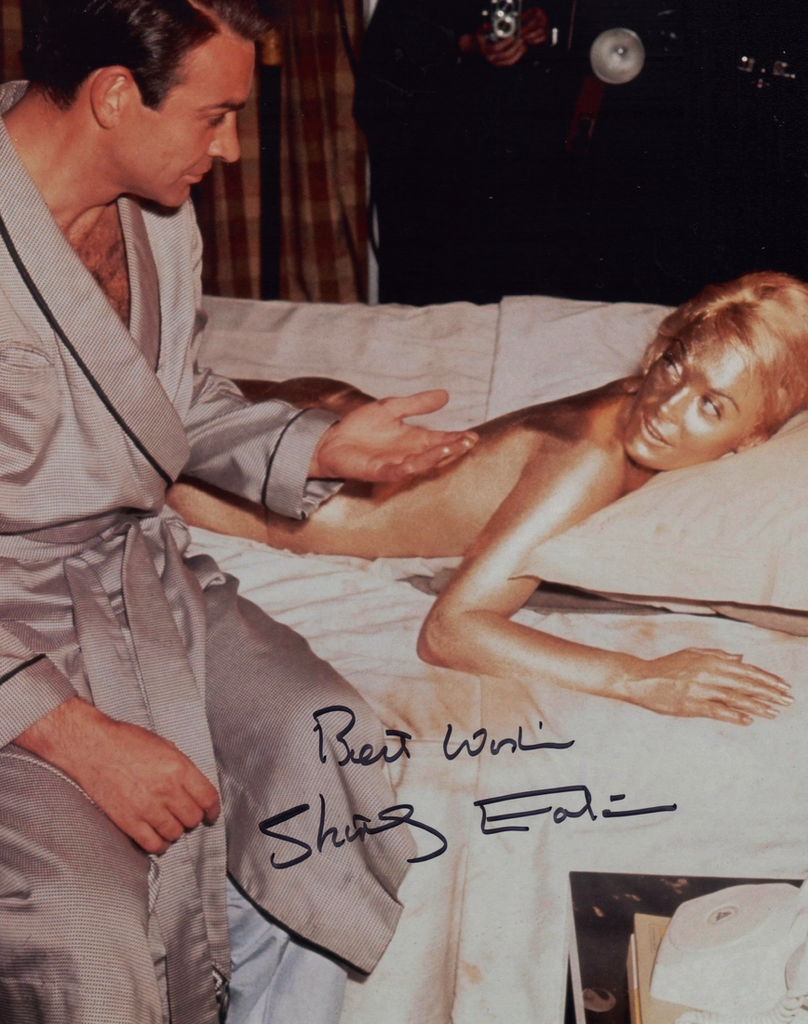 SHIRLEY EATON BEHIND THE SCENES IN PERSON SIGNED PHOTO FROM THE1964 JAMES BOND FILM GOLDFINGER