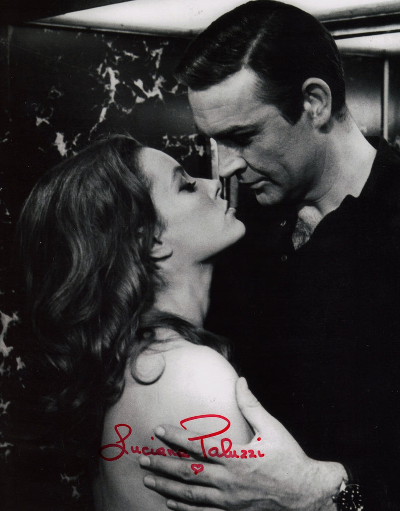 JAMES BOND GIRL LUCIANA PALUZZI IN PERSON SIGNED PHOTO FROM JAMES BONDS THUNDERBALL
