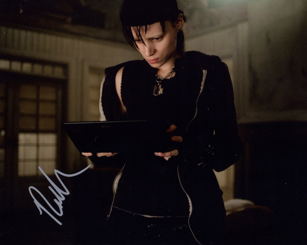 ROONEY MARA IN PERSON SIGNED PHOTO THE GIRL WITH THE DRAGOON TATTOO